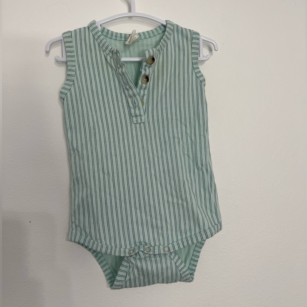 Kate quinn Henley tank onesie 6-12 months
